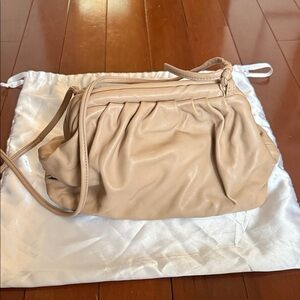 Chic Tan Leather Shoulder Bag